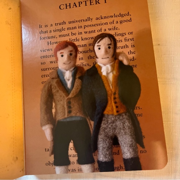 Book Bundle! Cozy Classics Pride & Prejudice and Emma Board Books - Picture 6 of 12